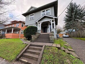 Building Photo - Discover Urban Living at Its Best: Spacious 2-Bedroom Retreat in the Heart of Portland!
