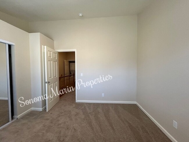 Building Photo - Updated 2-Bedroom, 1.5-Bath Townhouse in S...