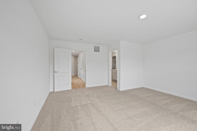 Building Photo - 9942 -A Count Fleet Cres