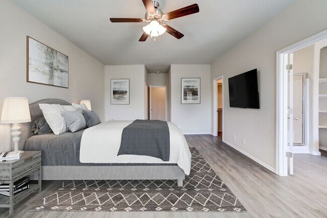 Building Photo - $500 Move In Special! 3/2/2 Luxury Patio Home!