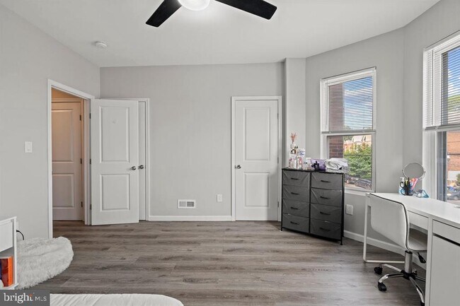 Building Photo - 4928 Florence Ave