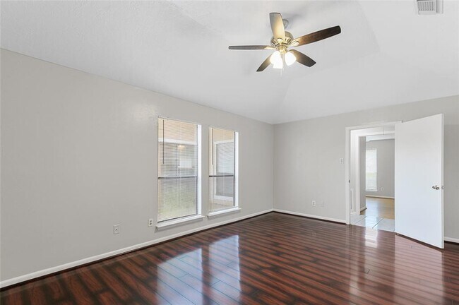 Building Photo - 21302 Park Bend Dr