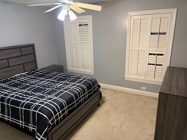 Building Photo - Spacious 5BR House in Oak City