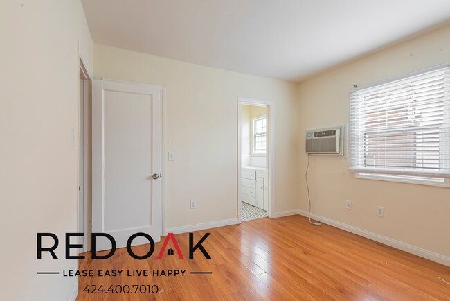 Building Photo - 615 1/2 N Rossmore Ave-209