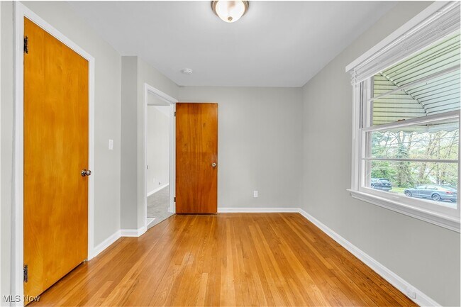 Building Photo - 1171 Hilltop Dr