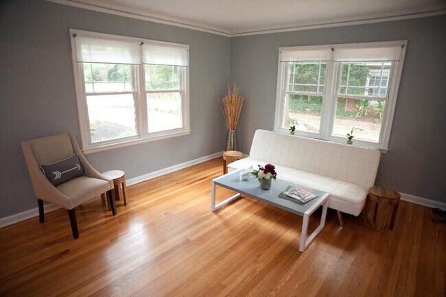 Building Photo - 1089 United Ave SE