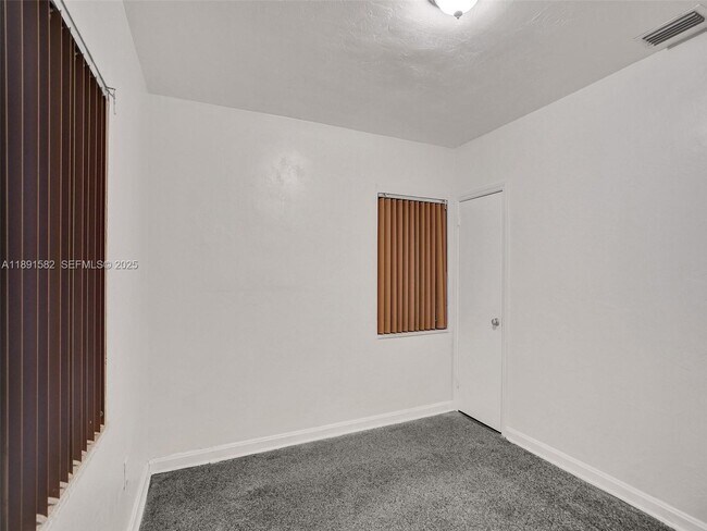 Building Photo - 17791 NE 13th Ave