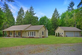 Building Photo - Spacious Custom home on 7.7 Acres