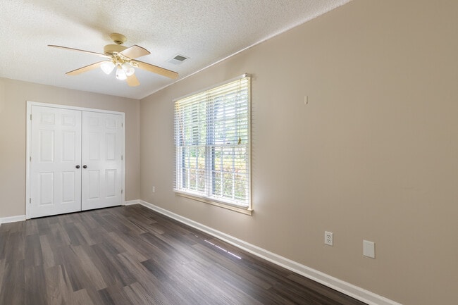 Building Photo - 8501 Buckthorn Dr