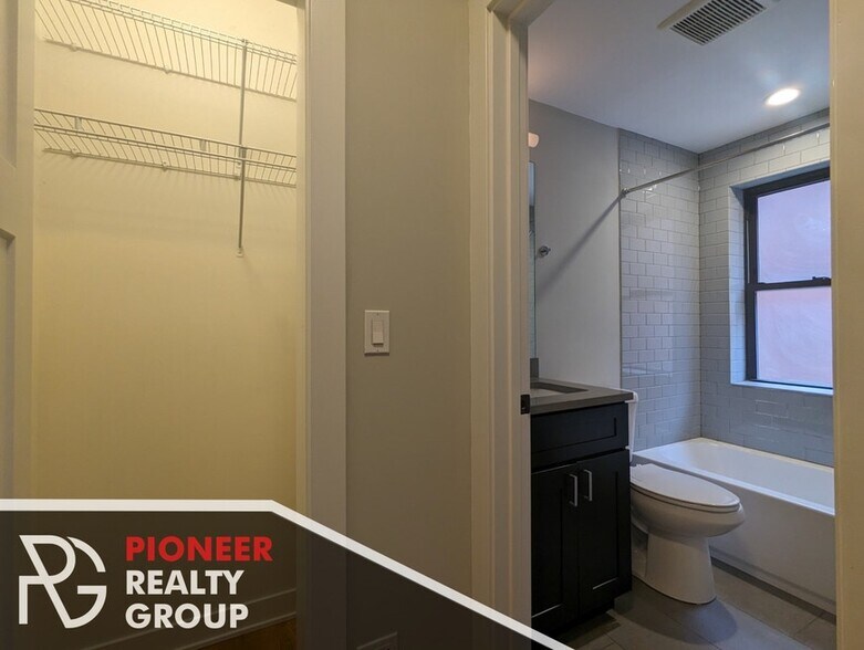 Building Photo - 2209 W Eastwood Ave