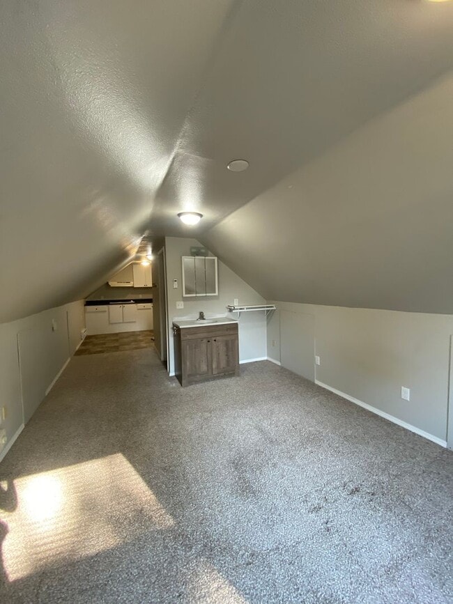 Building Photo - 105 7th Ave SE