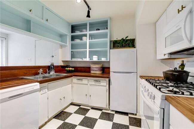 Building Photo - 1006 Lorrain St