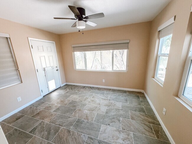 Building Photo - 6238 Murdock Way