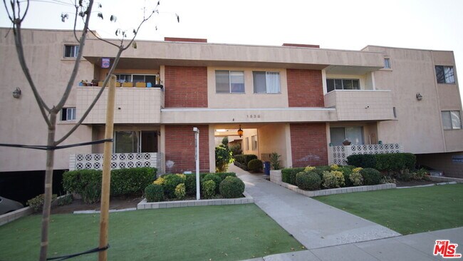 Building Photo - 1538 Stanford St