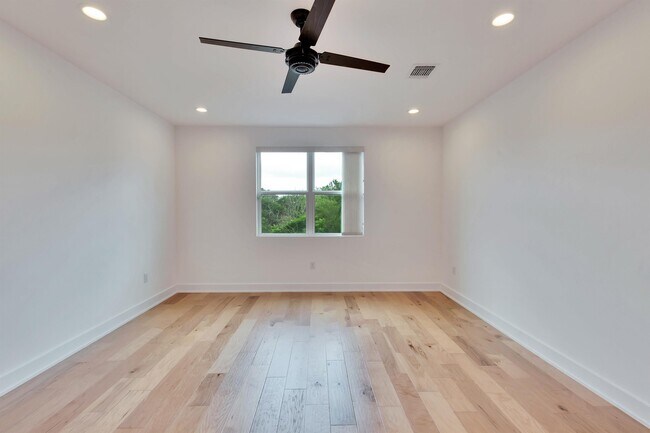 Building Photo - 5816 Harold Ct