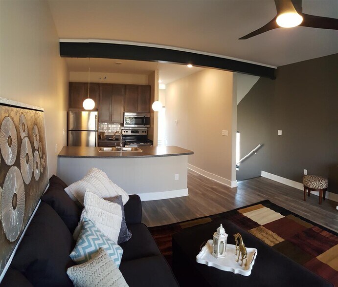 Kitchen and Stainless Appliances - 6240 Ballard Ave