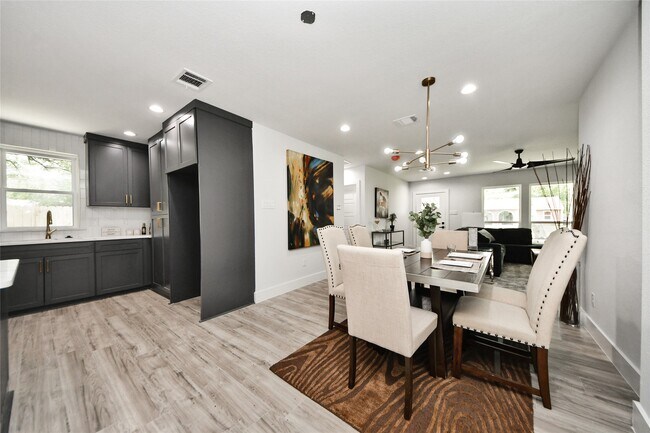 Building Photo - 3630 Alsace St