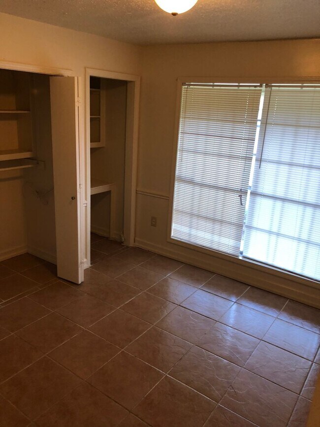 Building Photo - Great Home for Rent NE Jax, near soccer fields - quiet neighborhood, great for family