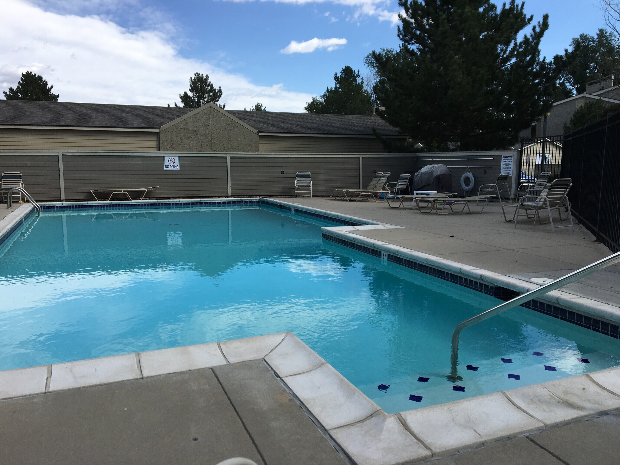 Building Photo - 33 S Boulder Cir