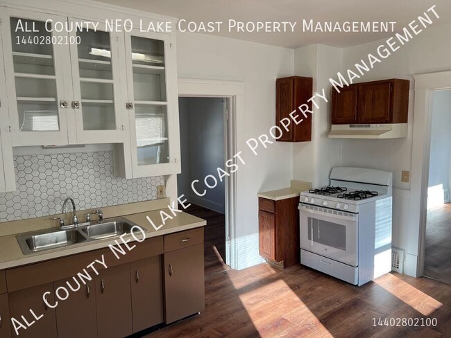 Building Photo - 2118 Dowd-#2 Up