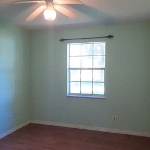 Building Photo - 313 Church St