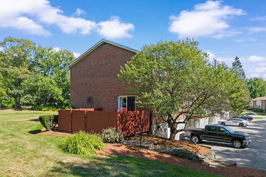 Building Photo - 24 Oakridge Dr