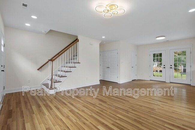 Building Photo - 2616 Redwood Ave