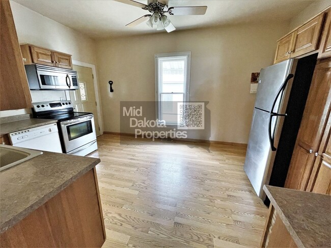 Building Photo - 517 N Duff-3 Bedroom House