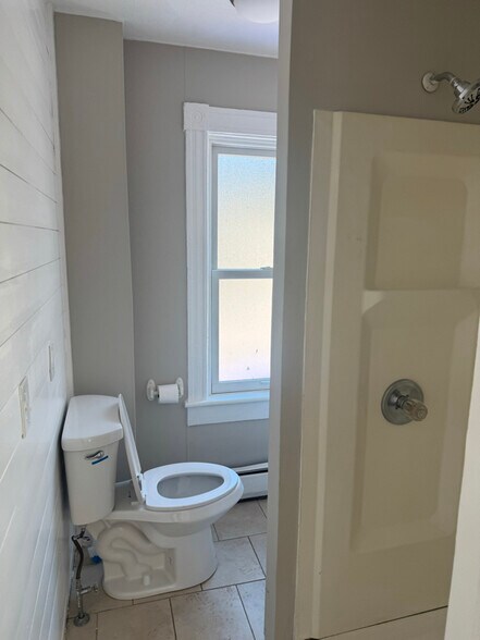 Building Photo - 15 School St