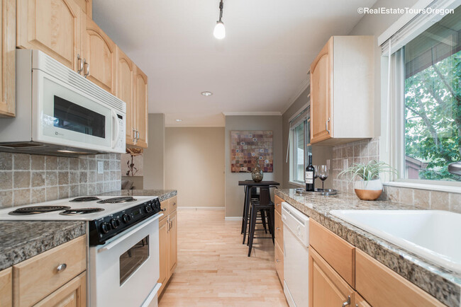 Building Photo - Updated & Stylish 1-Bedroom Condo with Top...
