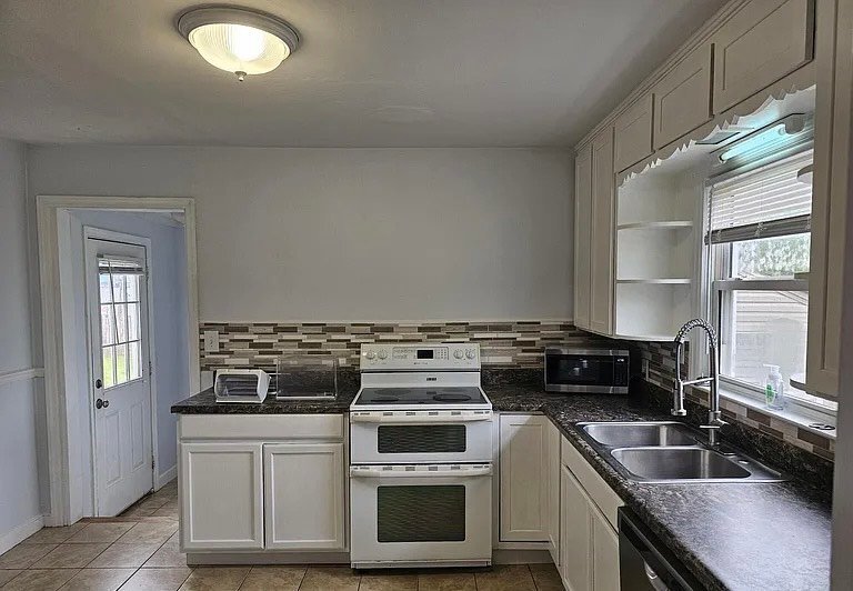 Building Photo - 2382 Hiwassee Cir