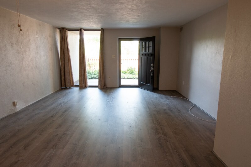 Building Photo - 4XXX Forest Ln