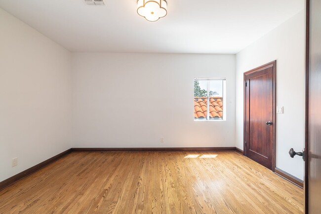 Building Photo - 6 Bedroom Home and ADU for Rent in Los Feliz Neighborhood