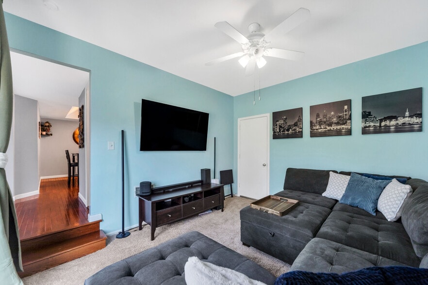 Flex bonus room (main level) - 37 Curry Ln
