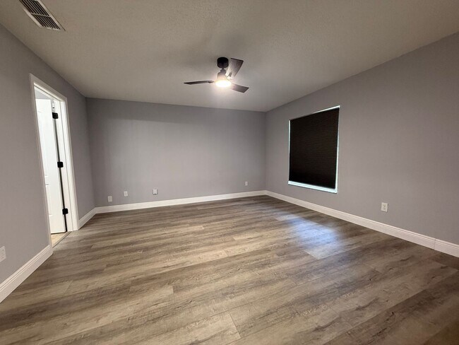 Building Photo - Beautifully updated 3-bedroom, 2-bath home