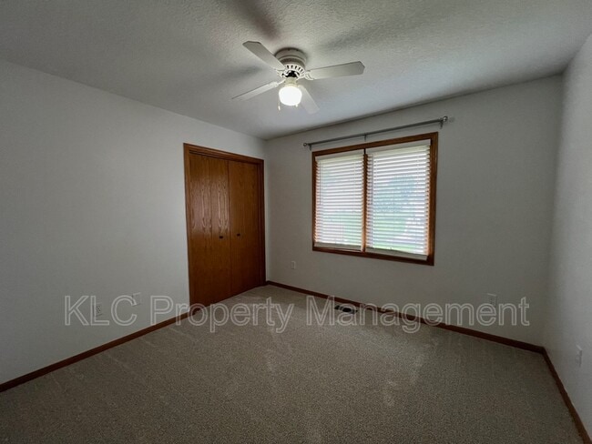 Building Photo - 918 SE Judy Dr