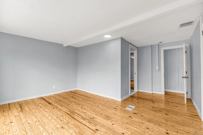 Building Photo - 155 Broadway