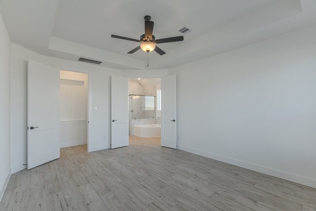 Building Photo - 9721 Roaring River Fls Ln