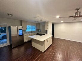 Building Photo - 825 Buttonwood Rd
