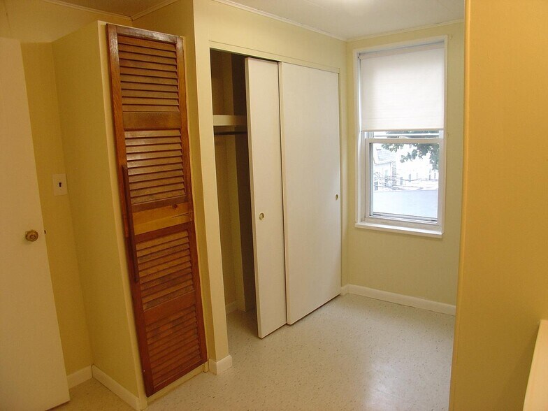 Building Photo - 22 Vinton St