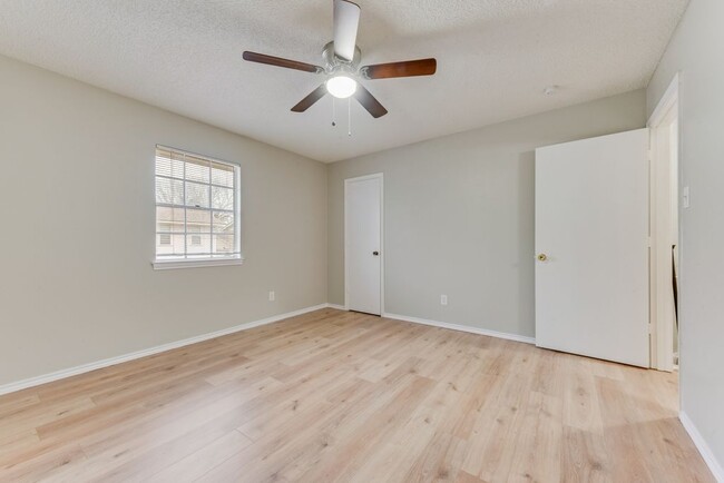 Building Photo - 1728 W Sanford St