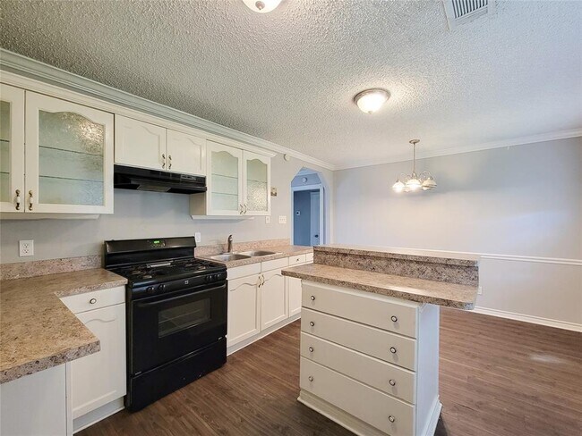 Building Photo - 2306 Downey Dr