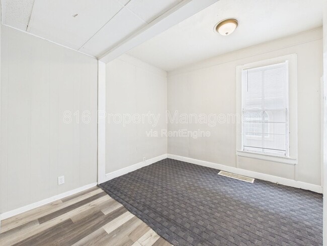 Building Photo - 1222 S 40th St