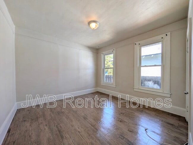 Building Photo - 6618 Avalon St