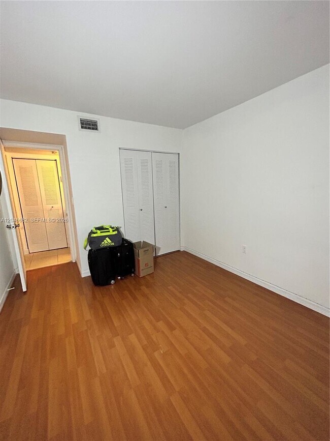 Building Photo - 9421 Fontainebleau Blvd