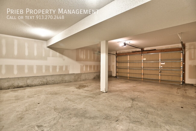 Building Photo - 217 W Fountain Cir