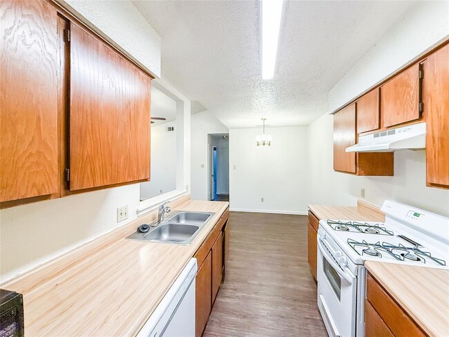 Building Photo - 2014 Alex Ave