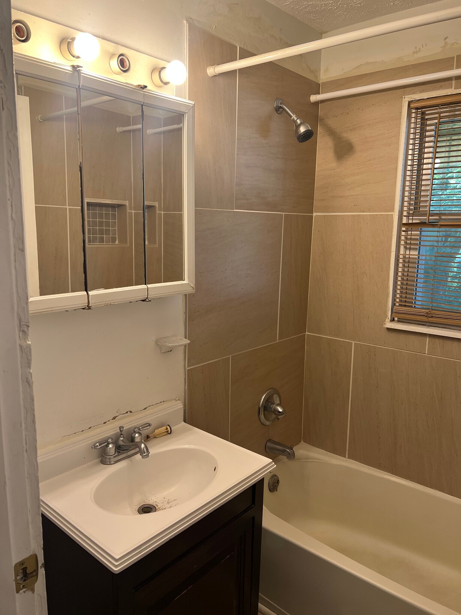 Building Photo - 721 E 36th St