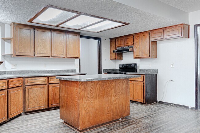 Building Photo - 3 Bed 2 Bath in OKC!