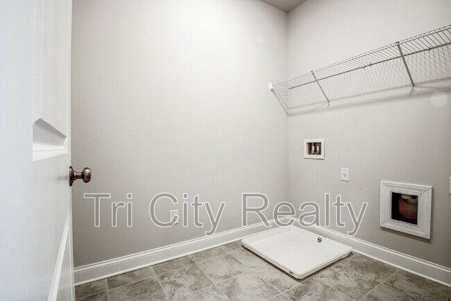 Building Photo - 602 Skye Ct